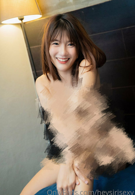 heysirisexy model pornographic pics