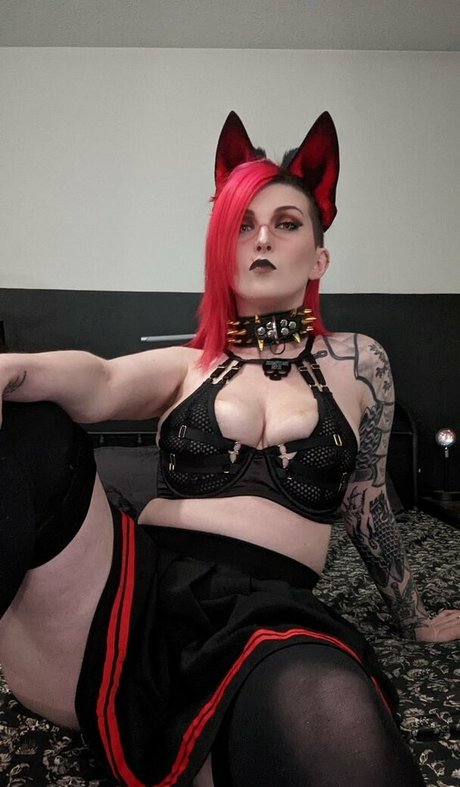 MajestyRedQueen hot pornstar img