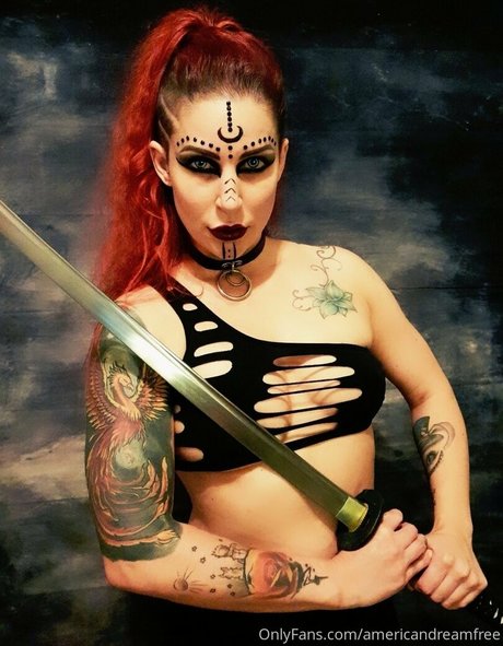 larraphoenix star exclusive img