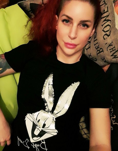 larraphoenix star nude photos