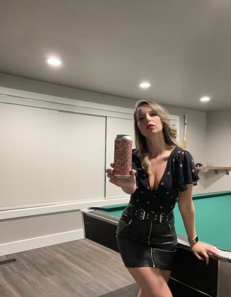 alishadrinksbeer high quality pornstar img