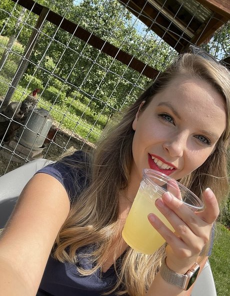 alishadrinksbeer model sex pics