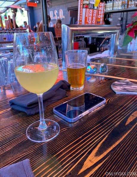 thereaganfoxx art star pictures