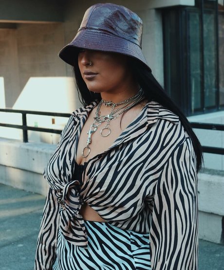 Holly Marston free pornstar pictures