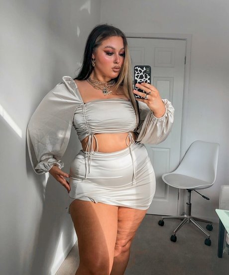 Holly Marston exclusive actress pics