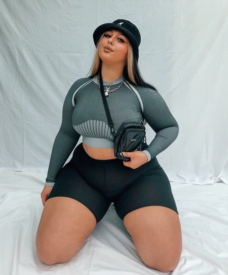 Holly Marston star nude photo