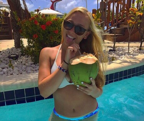 Alyssa K beautiful actress photo