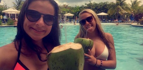 Alyssa K erotic actress pics