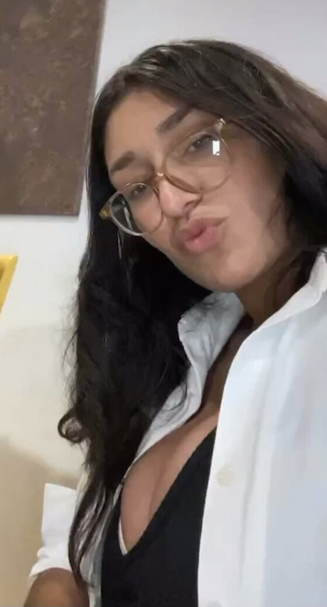 Itzel Lozano adult model img