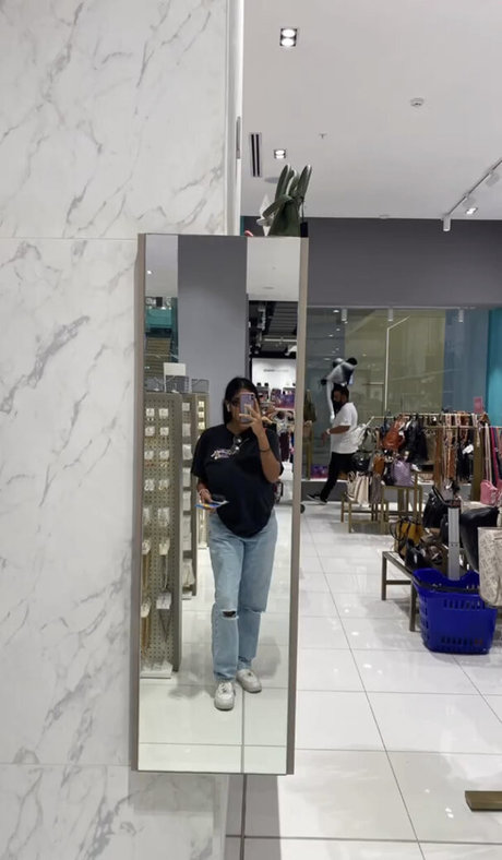 Itzel Lozano star free galleries