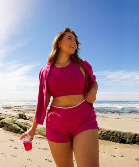 Venezia Cruz star adult pic