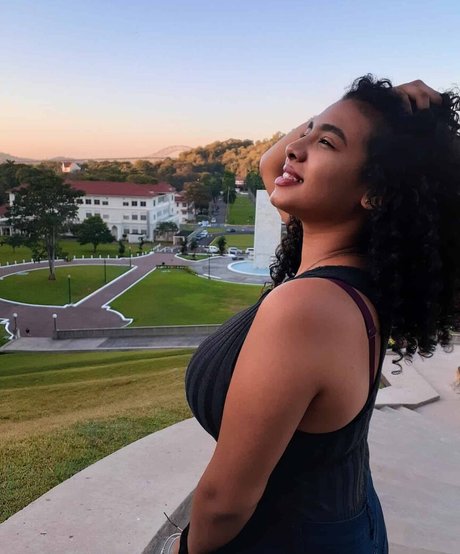 Karlamelito hot pornstar pic