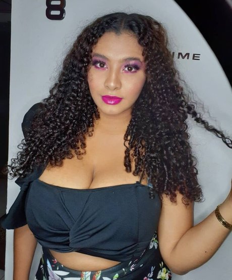 Karlamelito beautiful pornstar pic