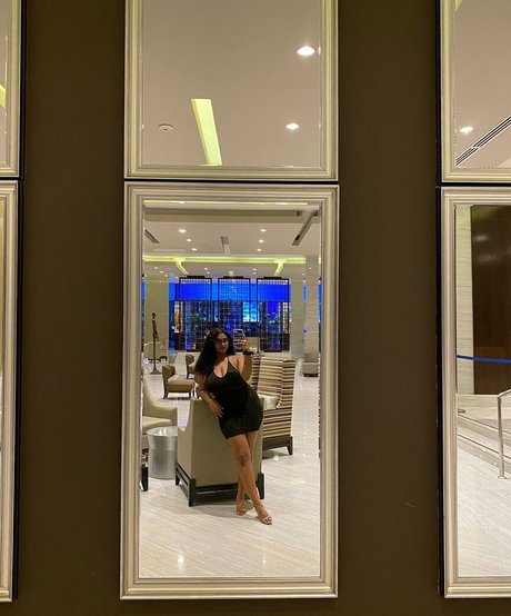 Karlamelito art pornstar photo