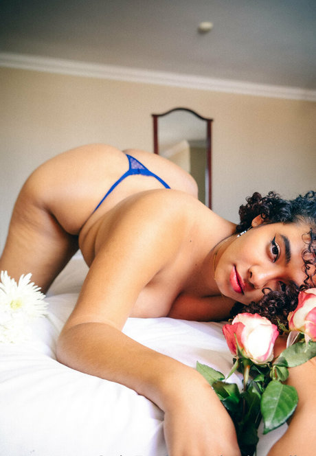 Karlamelito naked actress photo