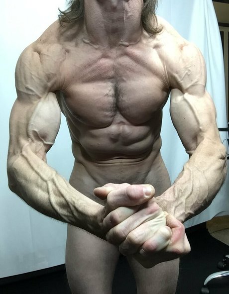 cbadonis nude model picture