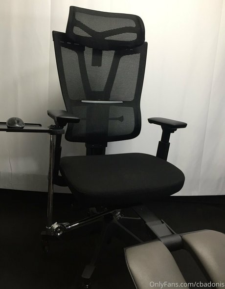 cbadonis hot model image