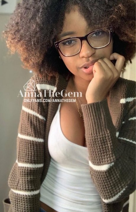 annatv model porn photo