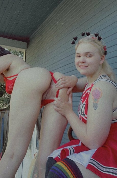 cl0wnpwuppy model pornographic photo