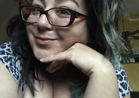 lucklucy nude pornstar img