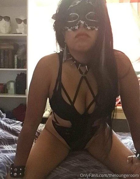 theloungeroom nudes model picture