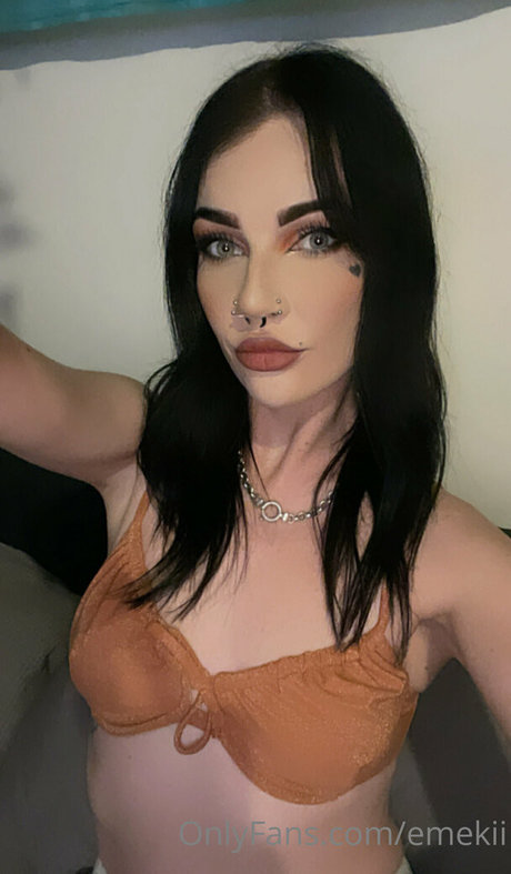 emekii nice actress pictures