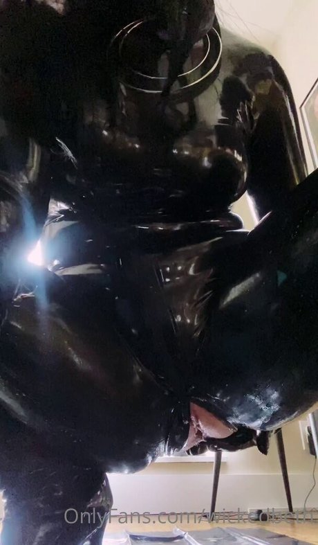 Wicked Beth model hd photo