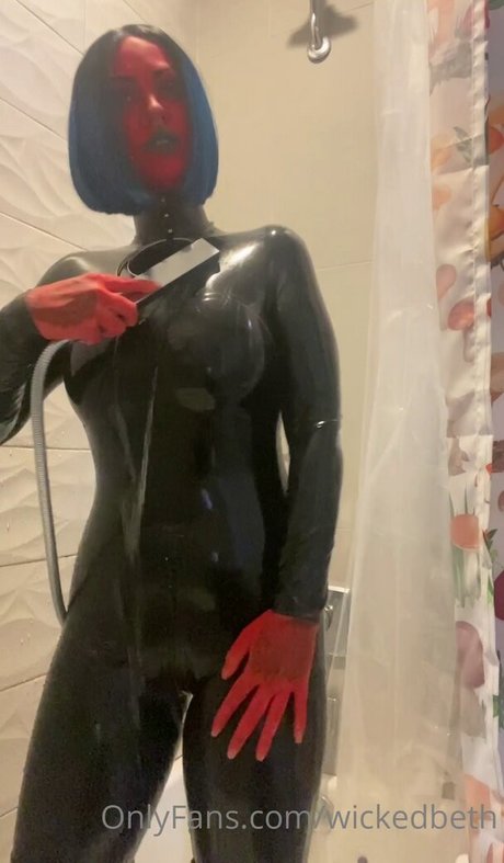 Wicked Beth naked model archive