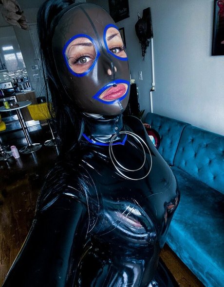 Wicked Beth free model photo