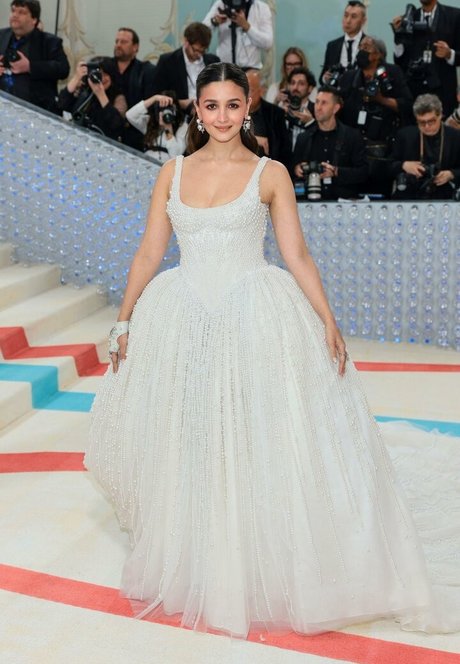 Alia Bhatt perfect model picture