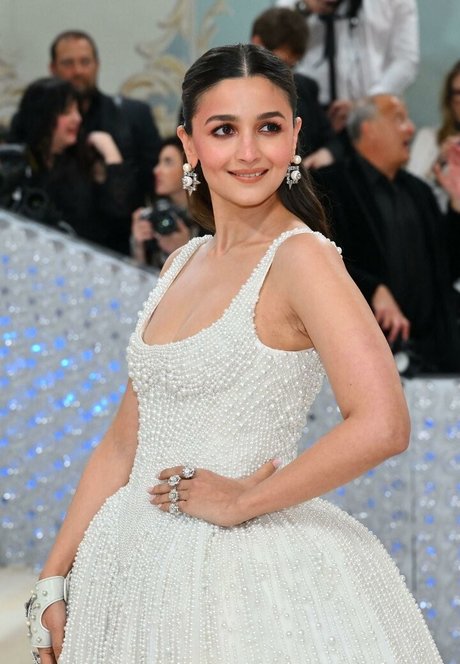 Alia Bhatt pornstar adult photos