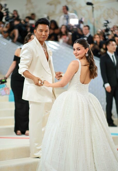 Alia Bhatt model adult img