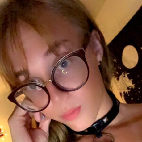 Zee R_ pornographic star pic