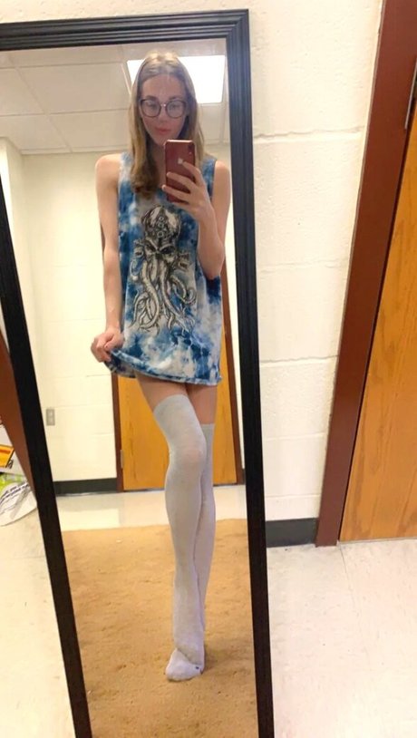 Zee R_ nudes actress photo