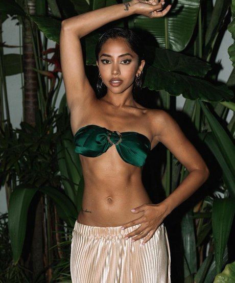 Maria Thattil star hd image