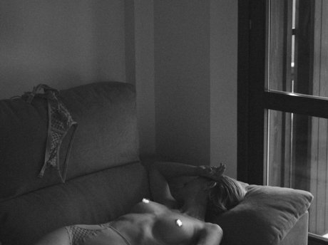 Niki Anson model hd img