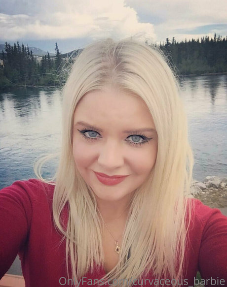 curvaceous barbie star beautiful image