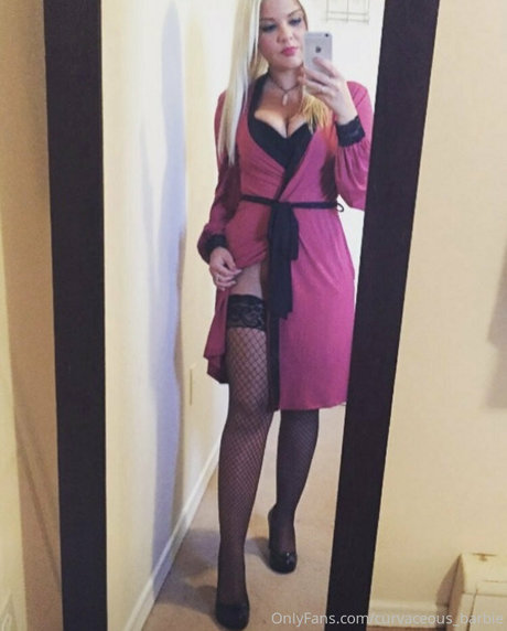 curvaceous barbie model beautiful img