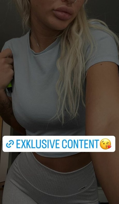 nelldelli pornographic model images