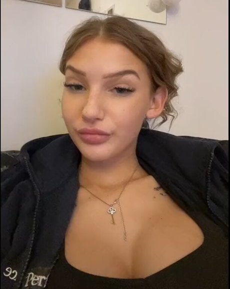 nelldelli pornographic model pics