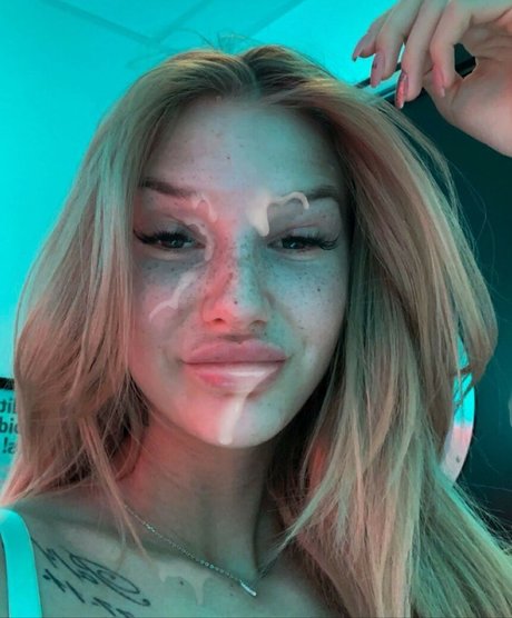 nelldelli nude model pics