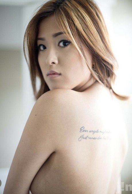 Terri Tran model pic