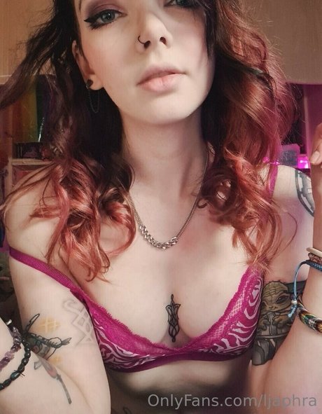 LouiseJulie sex actress image