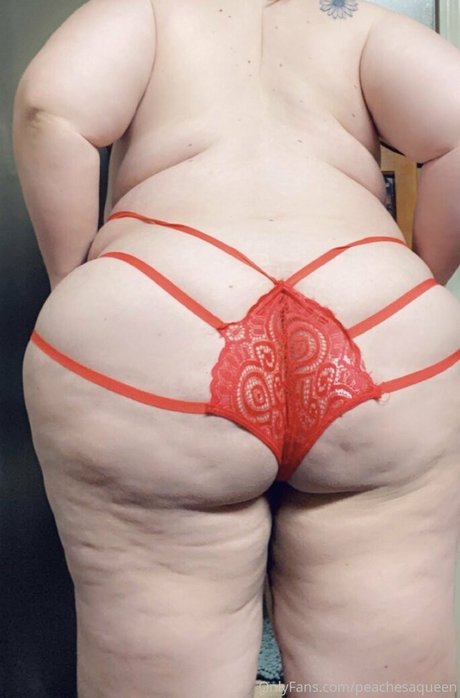 peachesaqueen art model photos