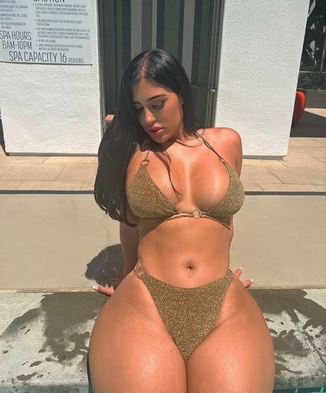 Danielle P xxx model pic