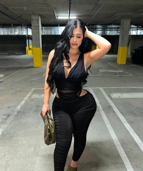 Danielle P art pornstar img