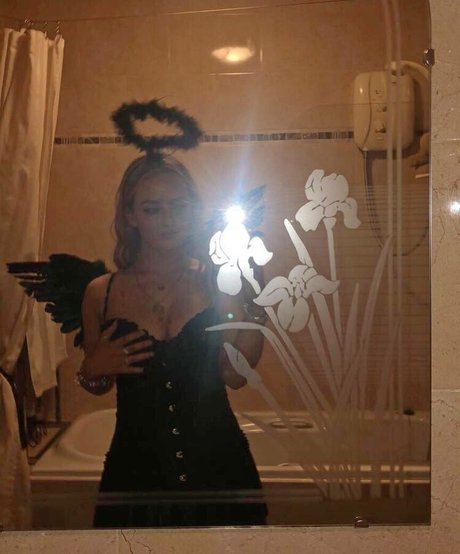 Aiobhin model perfect galleries