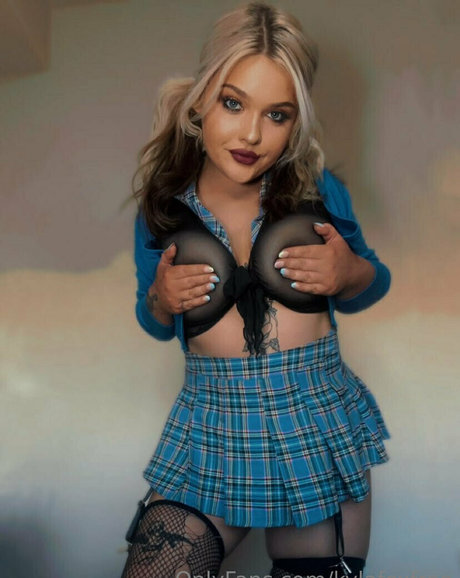 kylafoxfree star sexy pic