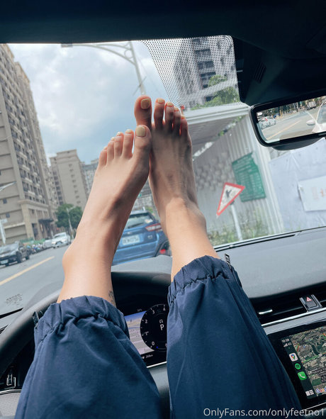 onlyfeetno1 art model photos