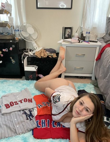 BaeBrii model erotic archive